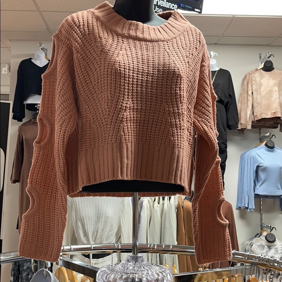 ‼️ Sweater Crop Top Side Arm Cut Out Detail - Picture 7 of 7